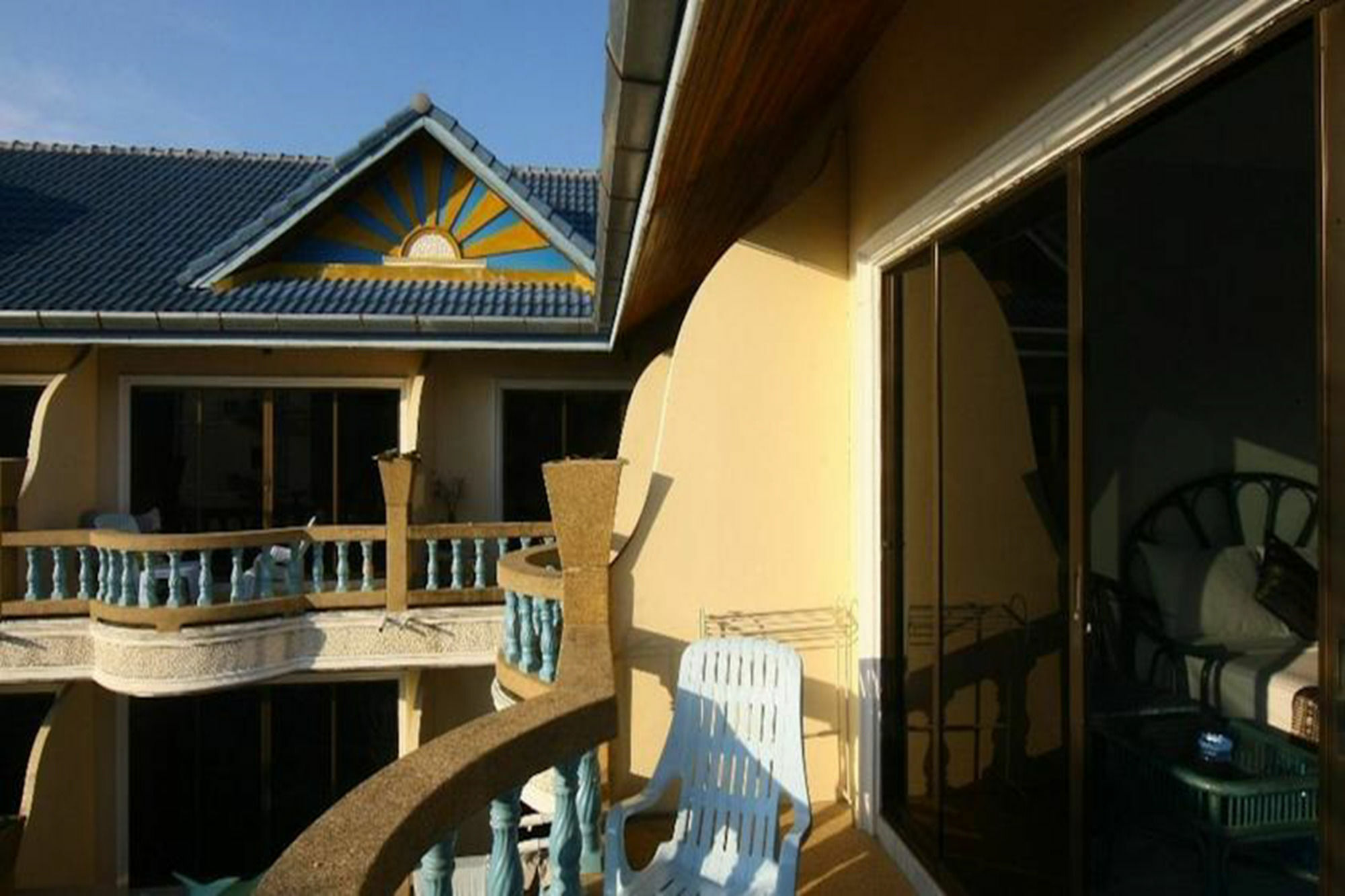 Patong Sunbeach Mansion Exterior photo