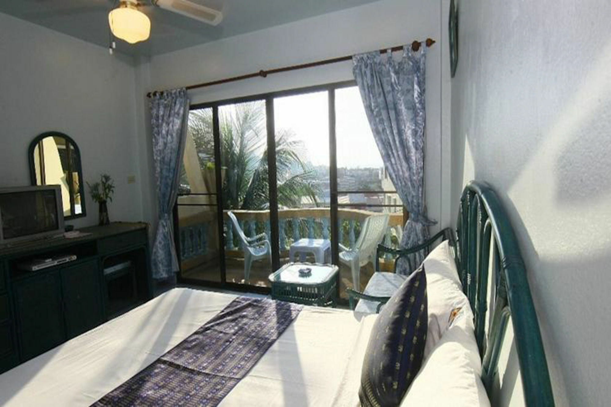 Patong Sunbeach Mansion Exterior photo